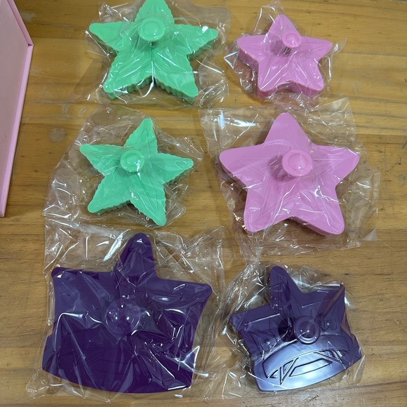 Jeffree star limited edition cookie cutter set in box crown star cookie press - Picture 2 of 9